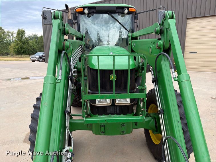 image for item MZ9931 2008 John Deere 7130 MFWD tractor