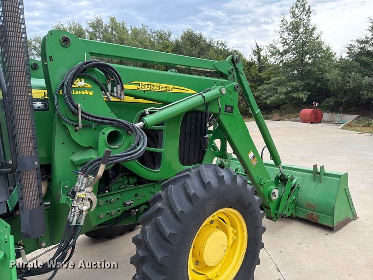 image for item MZ9931 2008 John Deere 7130 MFWD tractor