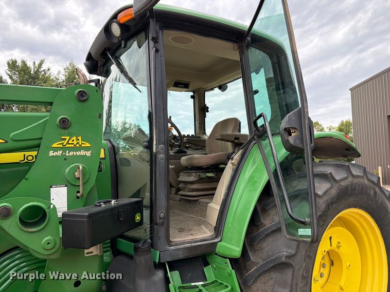 image for item MZ9931 2008 John Deere 7130 MFWD tractor