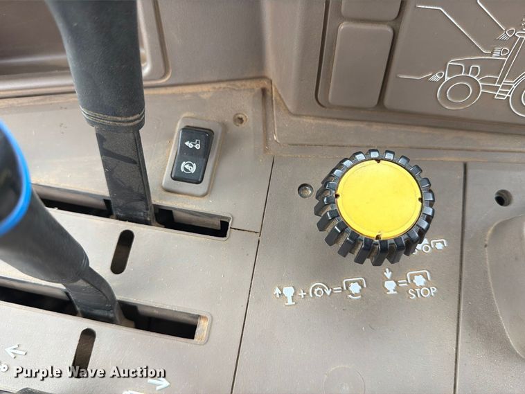 image for item MZ9931 2008 John Deere 7130 MFWD tractor