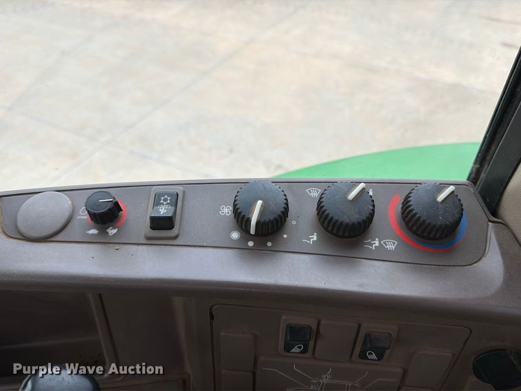 image for item MZ9931 2008 John Deere 7130 MFWD tractor