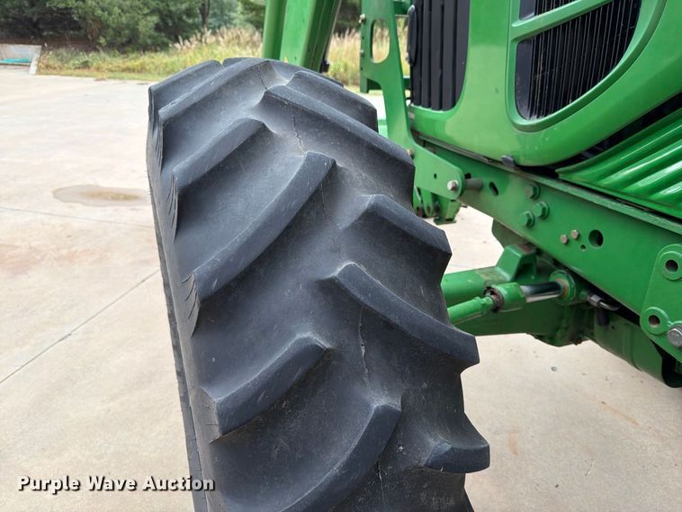 image for item MZ9931 2008 John Deere 7130 MFWD tractor