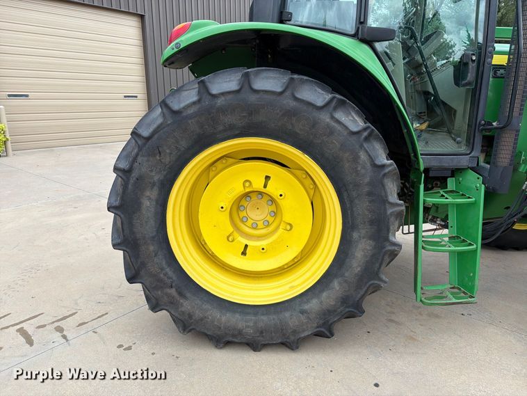 image for item MZ9931 2008 John Deere 7130 MFWD tractor