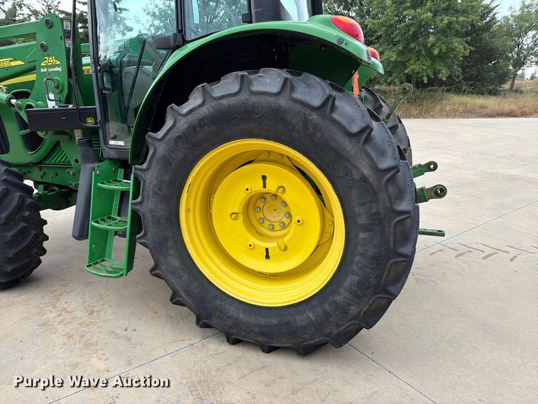 image for item MZ9931 2008 John Deere 7130 MFWD tractor