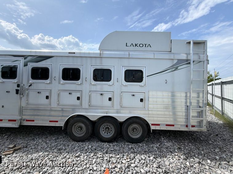 image for item YA4311 2023 Lakota Charger horse trailer