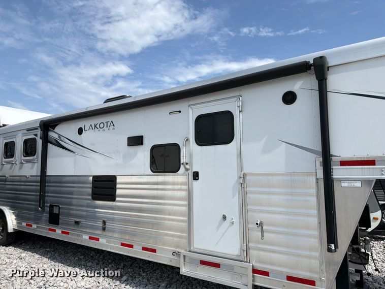 image for item YA4311 2023 Lakota Charger horse trailer