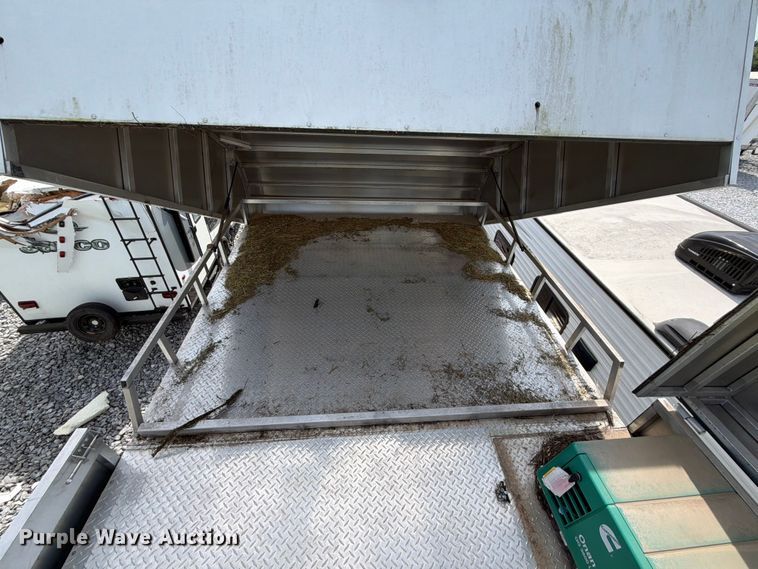 image for item YA4311 2023 Lakota Charger horse trailer