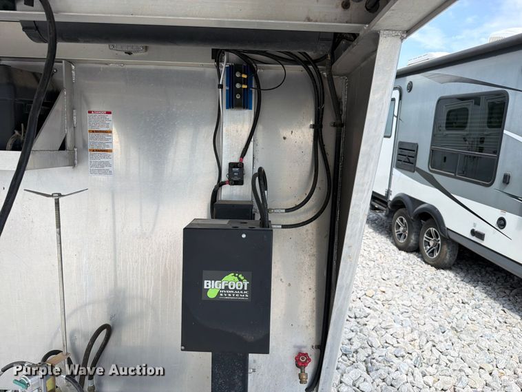 image for item YA4311 2023 Lakota Charger horse trailer