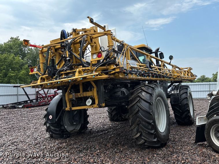 image for item YA4451 2018 RoGator RG1100C sprayer