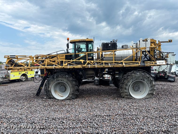 image for item YA4451 2018 RoGator RG1100C sprayer