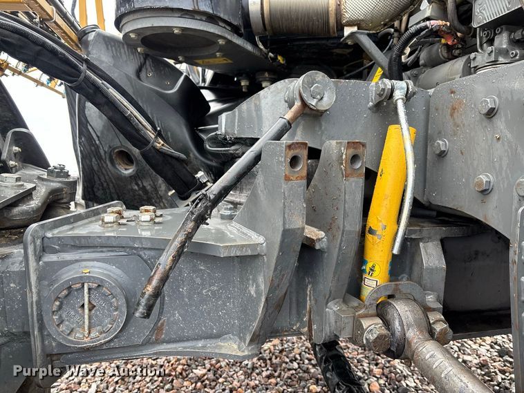 image for item YA4451 2018 RoGator RG1100C sprayer