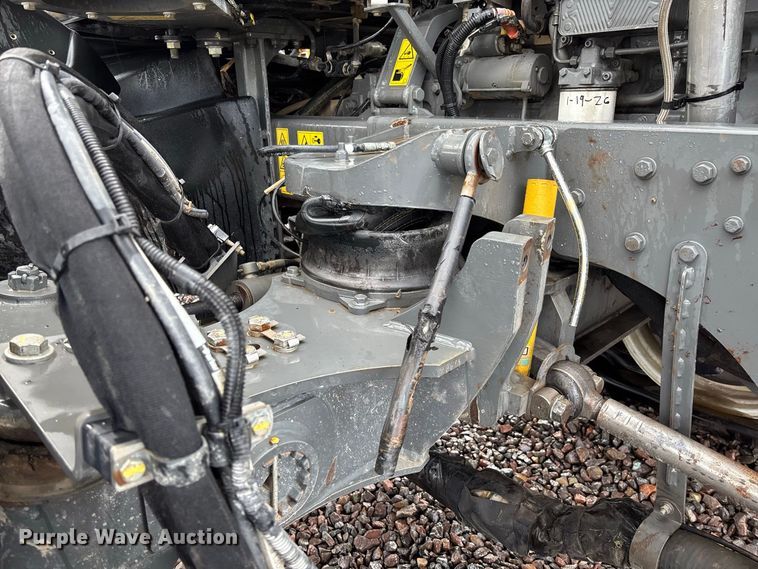 image for item YA4451 2018 RoGator RG1100C sprayer