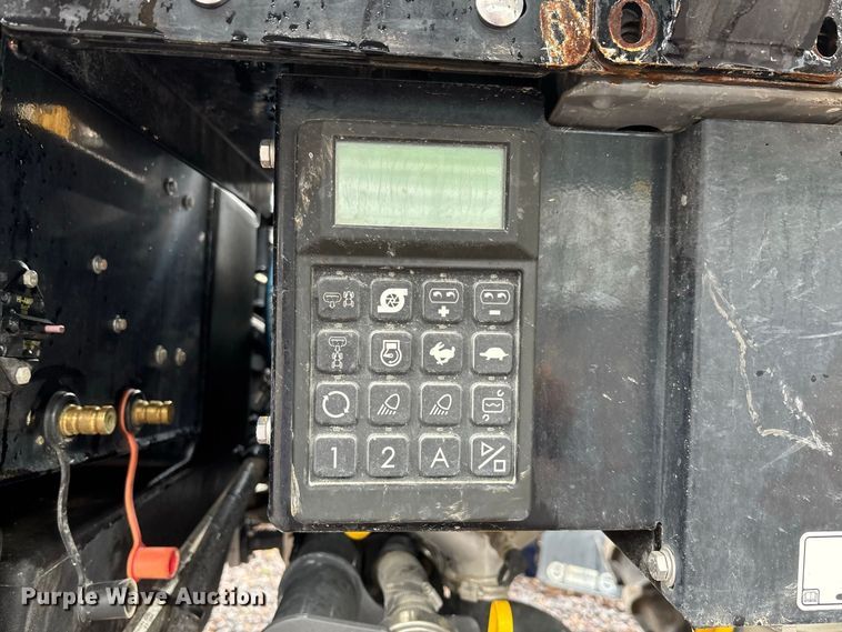 image for item YA4451 2018 RoGator RG1100C sprayer
