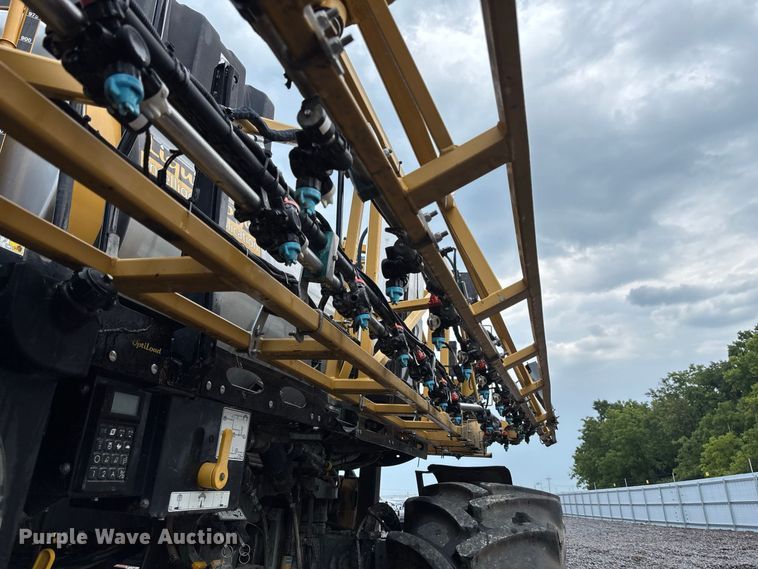 image for item YA4451 2018 RoGator RG1100C sprayer
