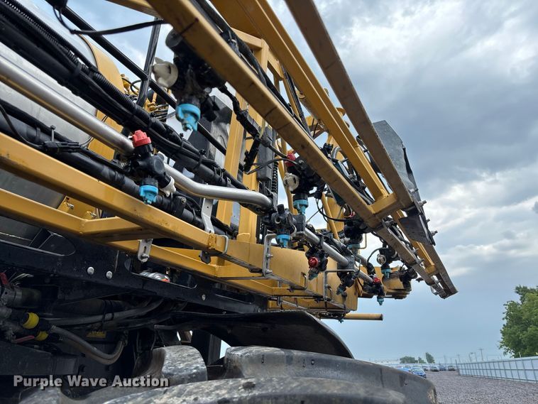 image for item YA4451 2018 RoGator RG1100C sprayer