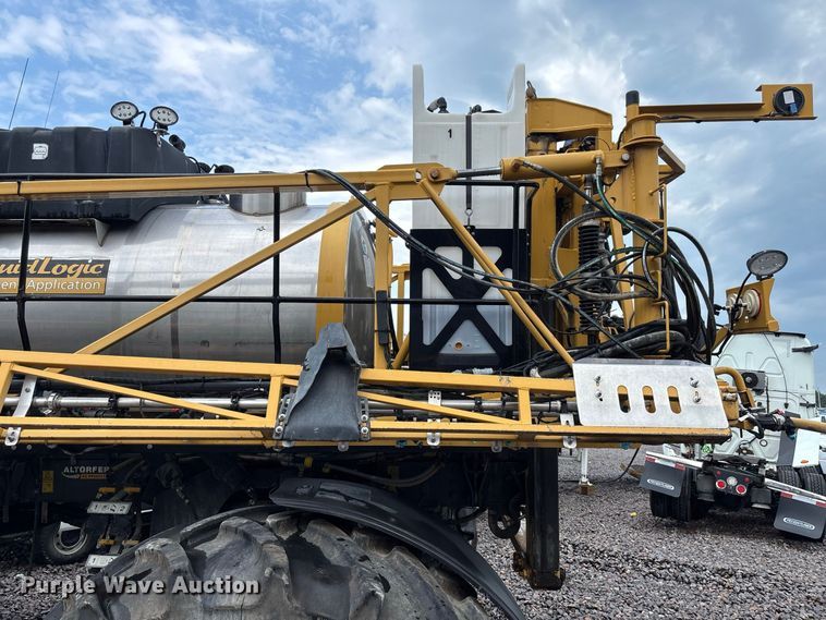 image for item YA4451 2018 RoGator RG1100C sprayer