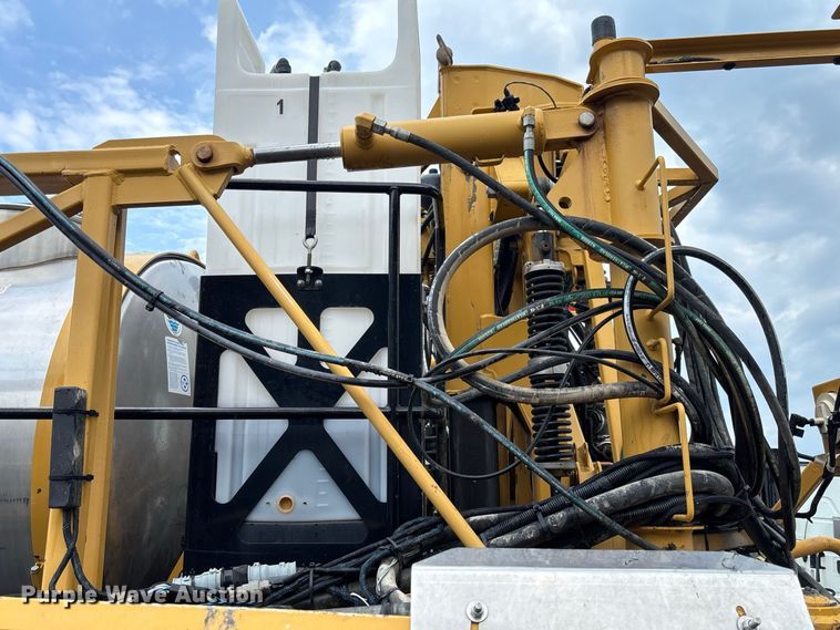 image for item YA4451 2018 RoGator RG1100C sprayer