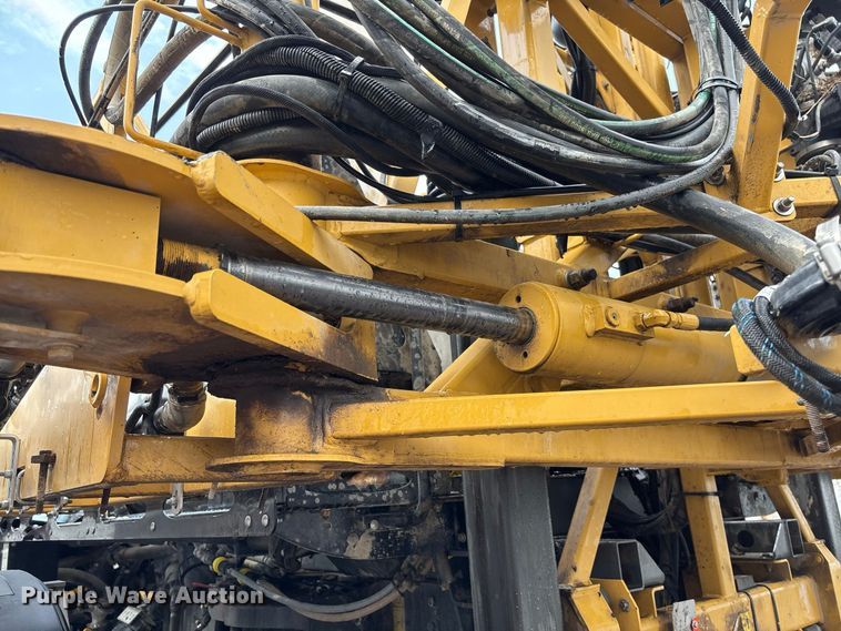 image for item YA4451 2018 RoGator RG1100C sprayer