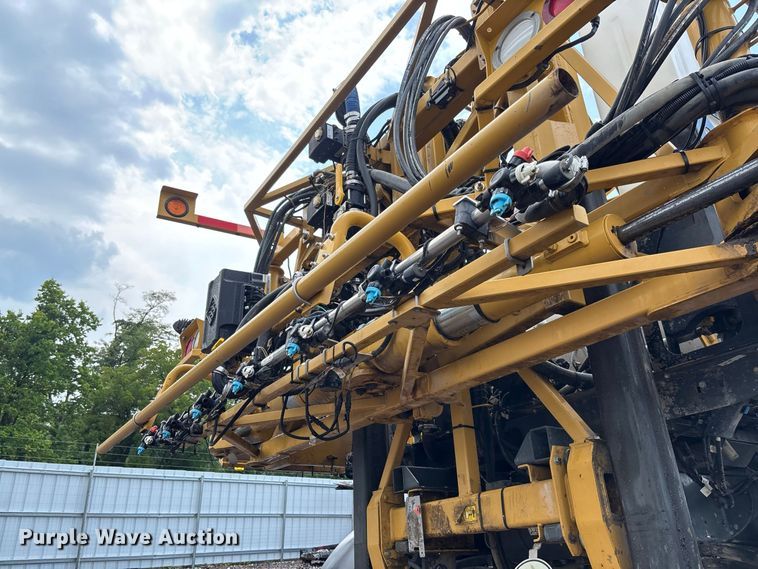 image for item YA4451 2018 RoGator RG1100C sprayer