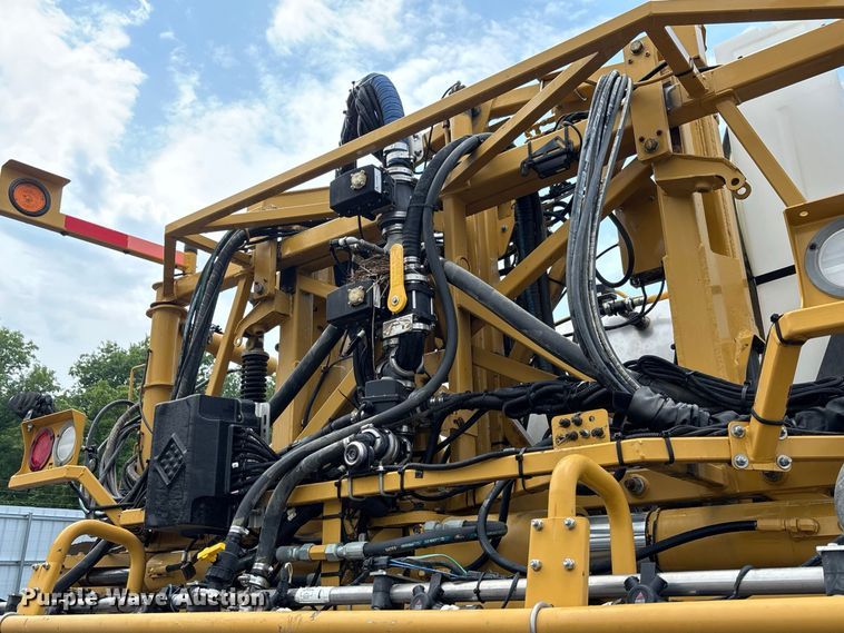image for item YA4451 2018 RoGator RG1100C sprayer