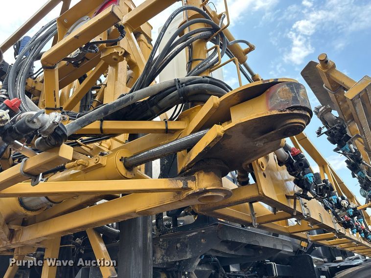 image for item YA4451 2018 RoGator RG1100C sprayer