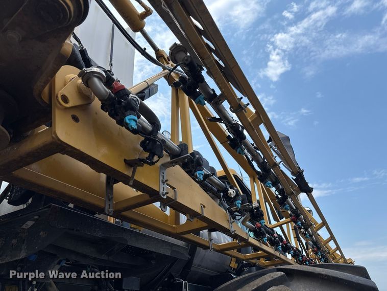 image for item YA4451 2018 RoGator RG1100C sprayer