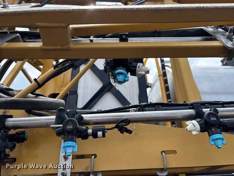 image for item YA4451 2018 RoGator RG1100C sprayer