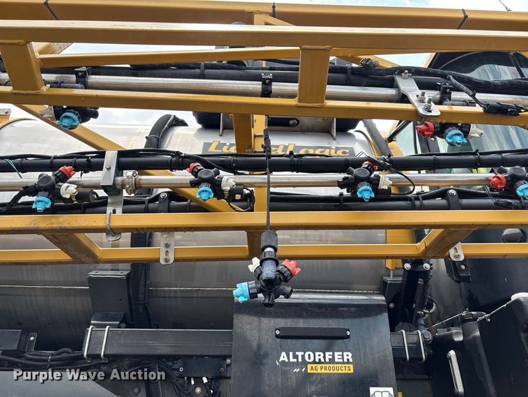 image for item YA4451 2018 RoGator RG1100C sprayer