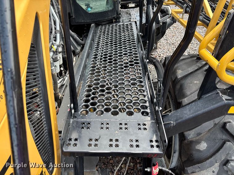 image for item YA4451 2018 RoGator RG1100C sprayer