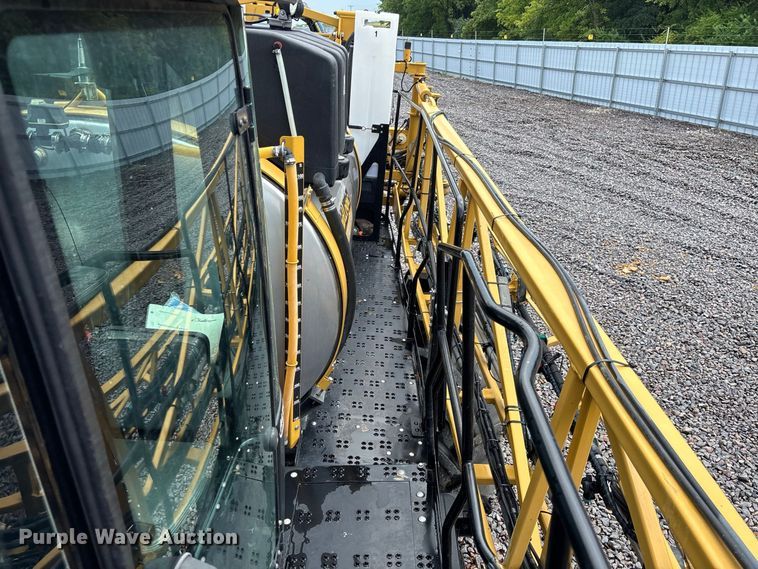 image for item YA4451 2018 RoGator RG1100C sprayer