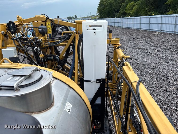 image for item YA4451 2018 RoGator RG1100C sprayer