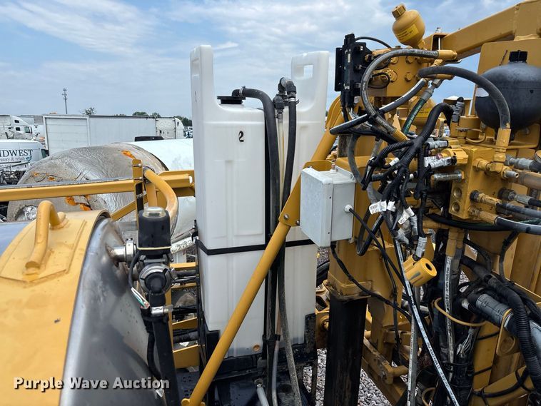 image for item YA4451 2018 RoGator RG1100C sprayer