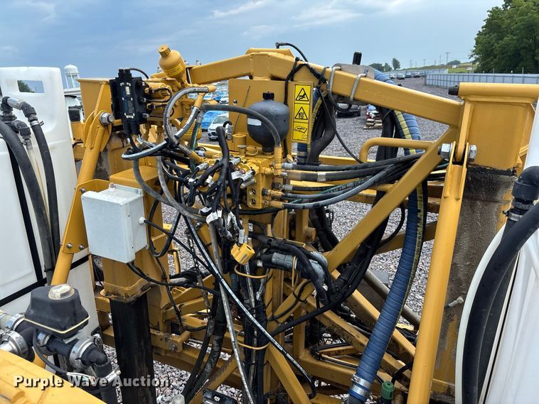 image for item YA4451 2018 RoGator RG1100C sprayer