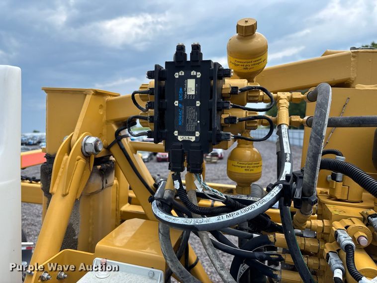 image for item YA4451 2018 RoGator RG1100C sprayer