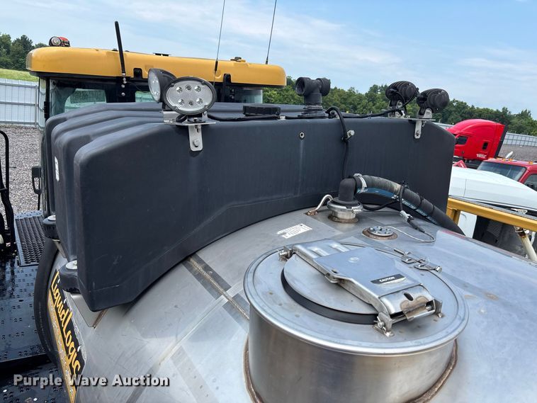 image for item YA4451 2018 RoGator RG1100C sprayer
