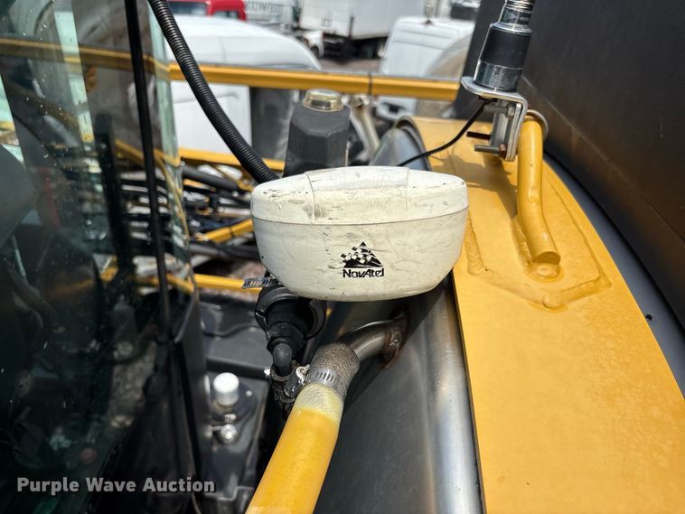 image for item YA4451 2018 RoGator RG1100C sprayer