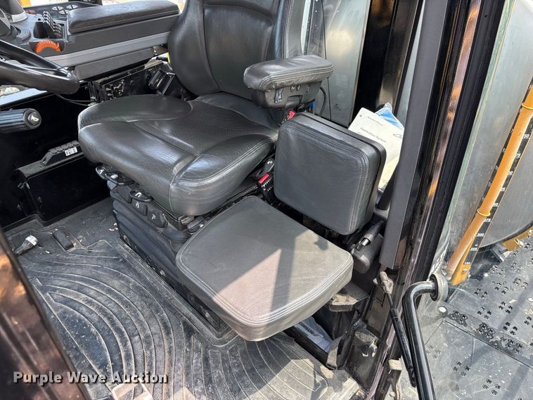 image for item YA4451 2018 RoGator RG1100C sprayer
