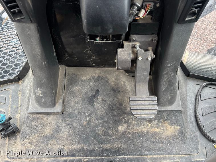 image for item YA4451 2018 RoGator RG1100C sprayer