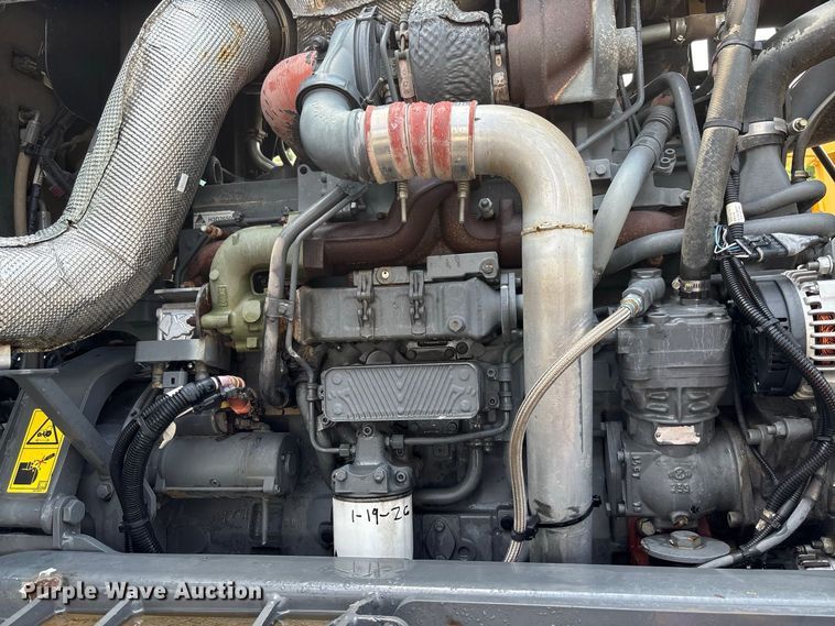 image for item YA4451 2018 RoGator RG1100C sprayer