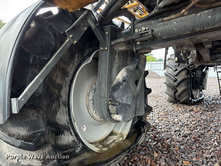 image for item YA4451 2018 RoGator RG1100C sprayer