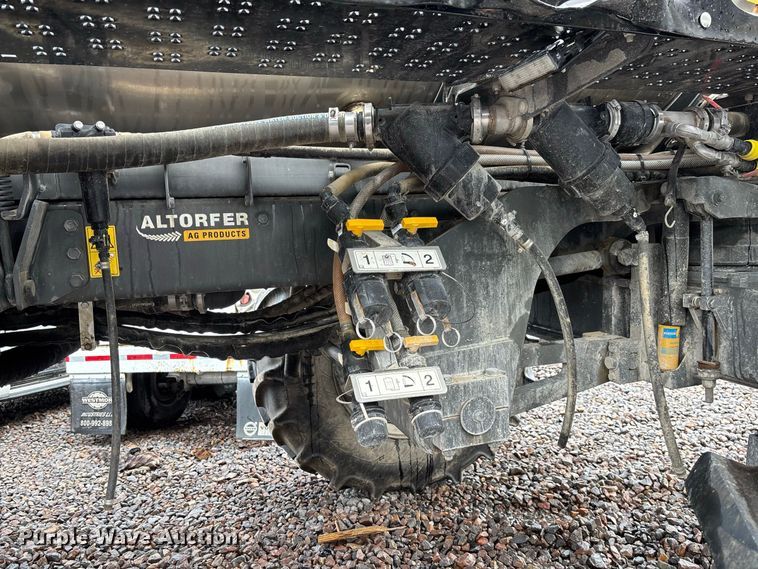 image for item YA4451 2018 RoGator RG1100C sprayer
