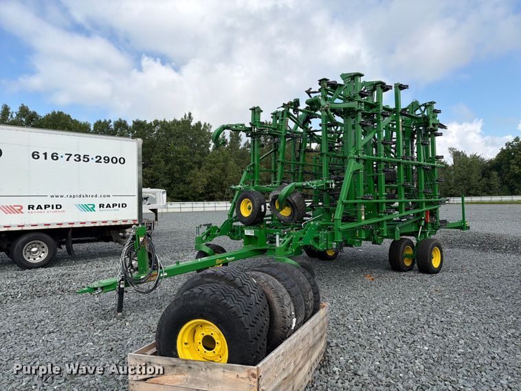 image for item YA4554 2021 John Deere 2230FH field cultivator