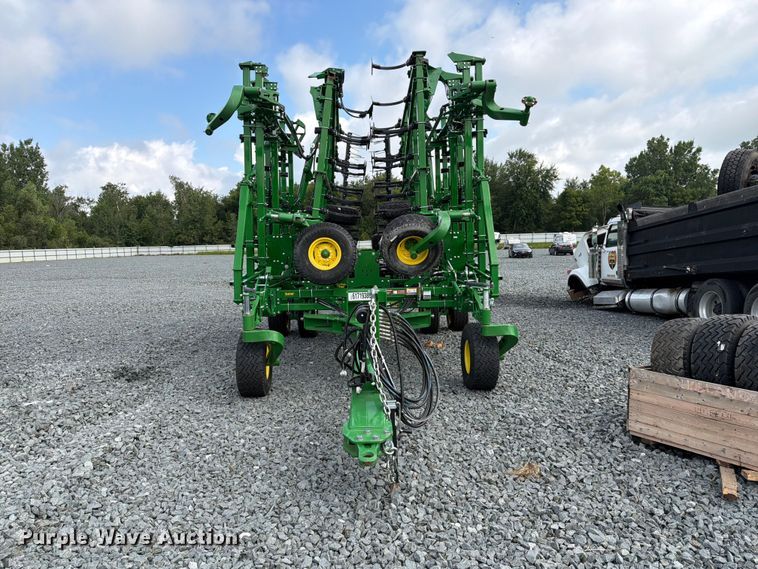 image for item YA4554 2021 John Deere 2230FH field cultivator