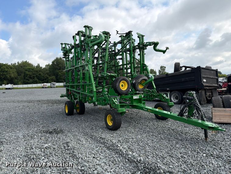 image for item YA4554 2021 John Deere 2230FH field cultivator