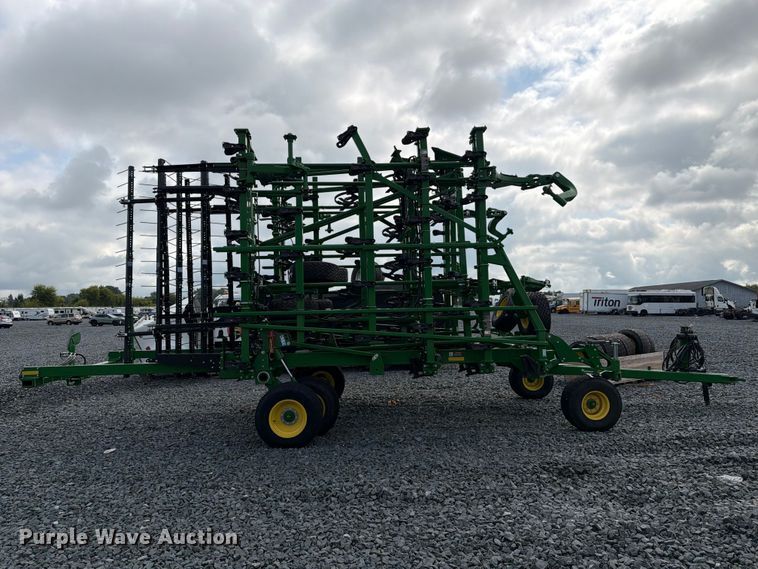 image for item YA4554 2021 John Deere 2230FH field cultivator