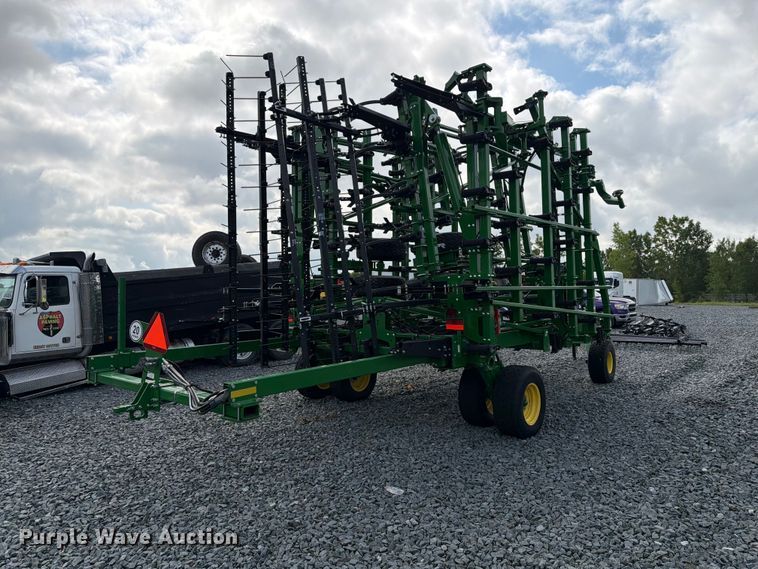 image for item YA4554 2021 John Deere 2230FH field cultivator
