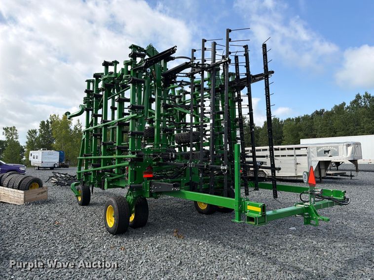 image for item YA4554 2021 John Deere 2230FH field cultivator