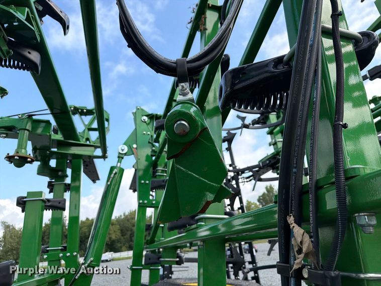 image for item YA4554 2021 John Deere 2230FH field cultivator