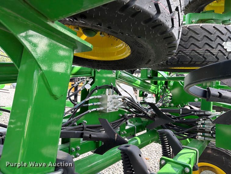 image for item YA4554 2021 John Deere 2230FH field cultivator
