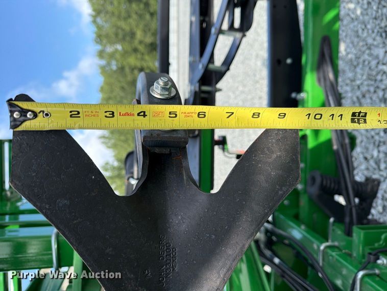 image for item YA4554 2021 John Deere 2230FH field cultivator